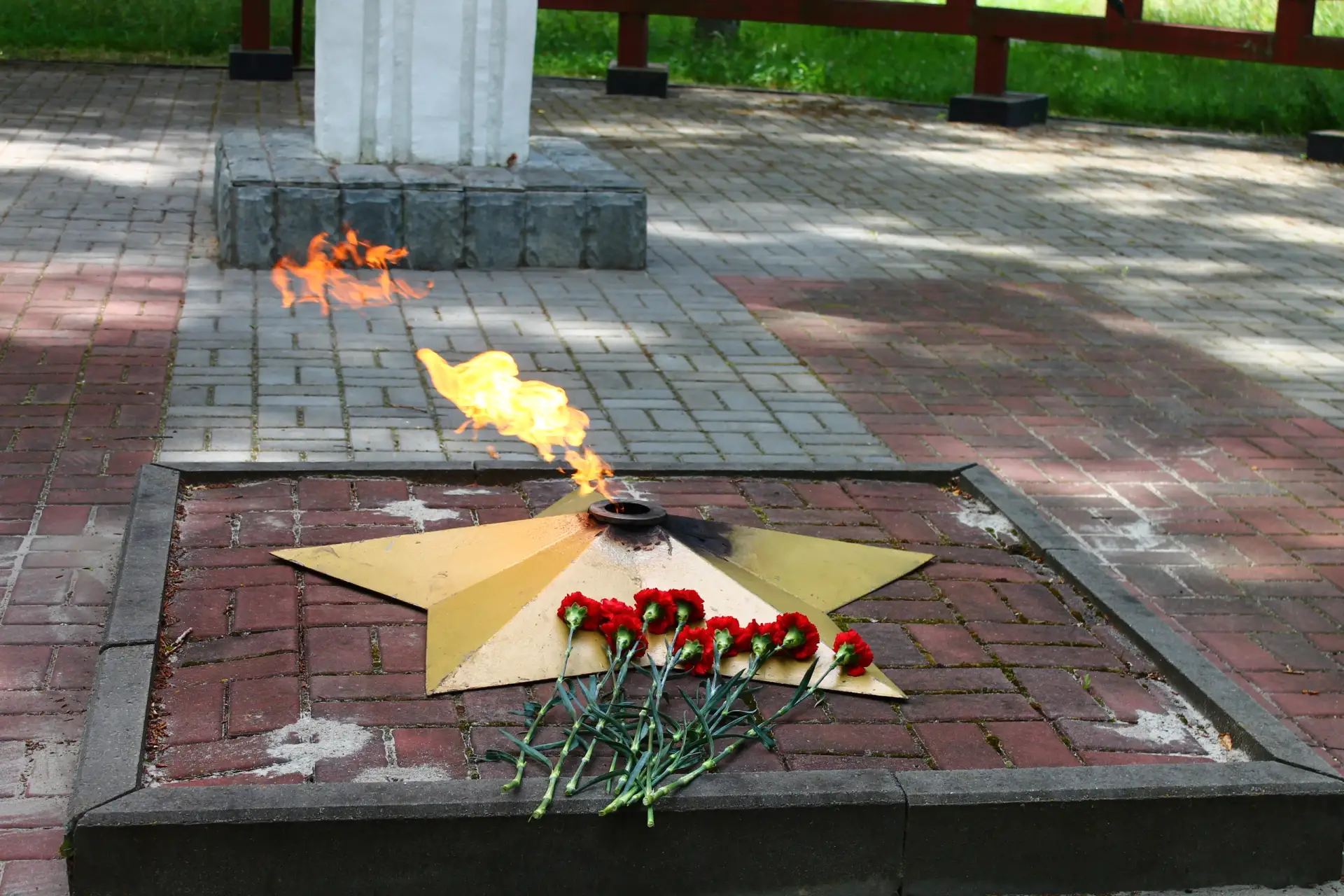 Сегодня в парке Культуры и отдыха посёлка Прямицыно почтили память погибших в годы Вели...