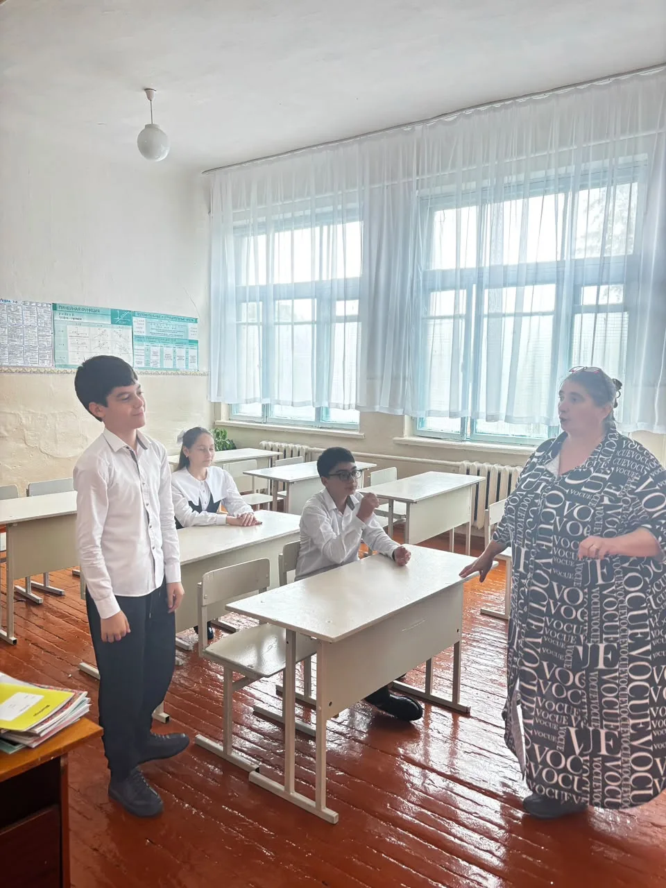 В 7 классе  прошёл час классного руководителя на тему «Правила дорожного движения — зал...