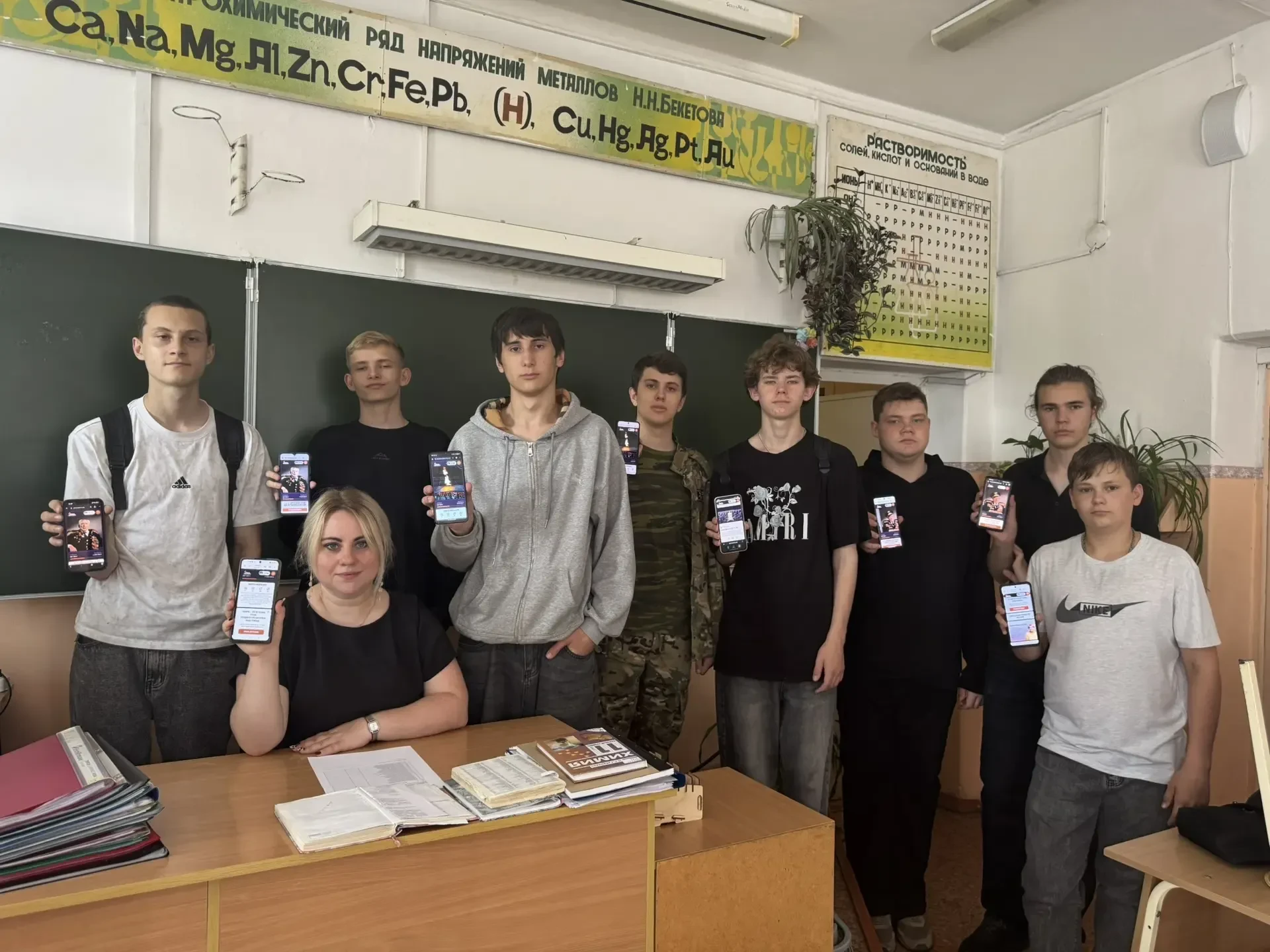 Зажжённые сердца: как в Омском монтажном техникуме прошла «Свеча Памяти»