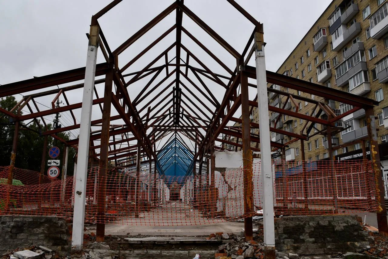 Фото дня. Остатки каркаса торгового центра «Магеллан». Он простоял на Завеличье с 2004 ...