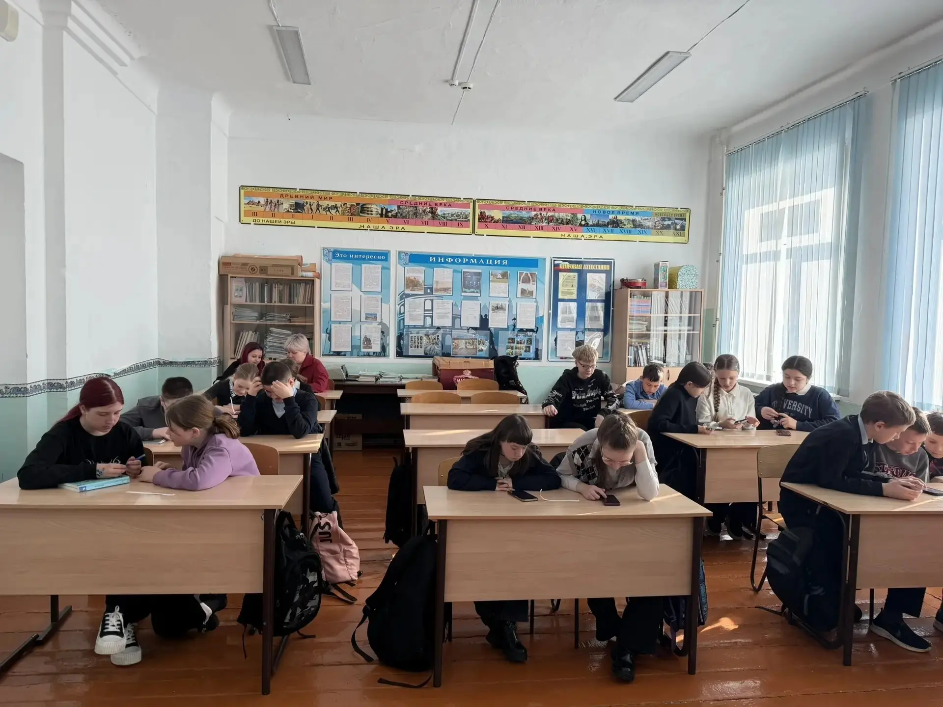 Школьная жизнь на сцене: как 5–6 классы отметили День театра 🎭