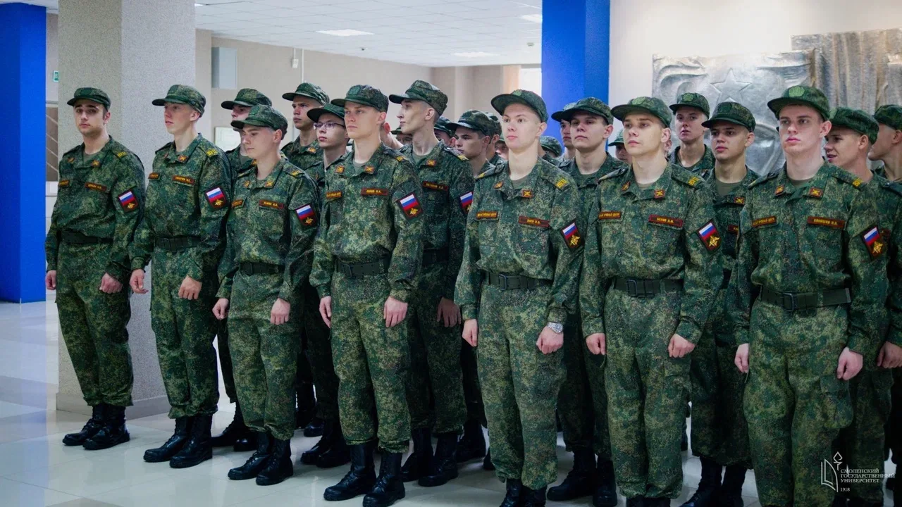 В рамках Дня знаний в университете состоялось торжественное построение обучающихся Воен...