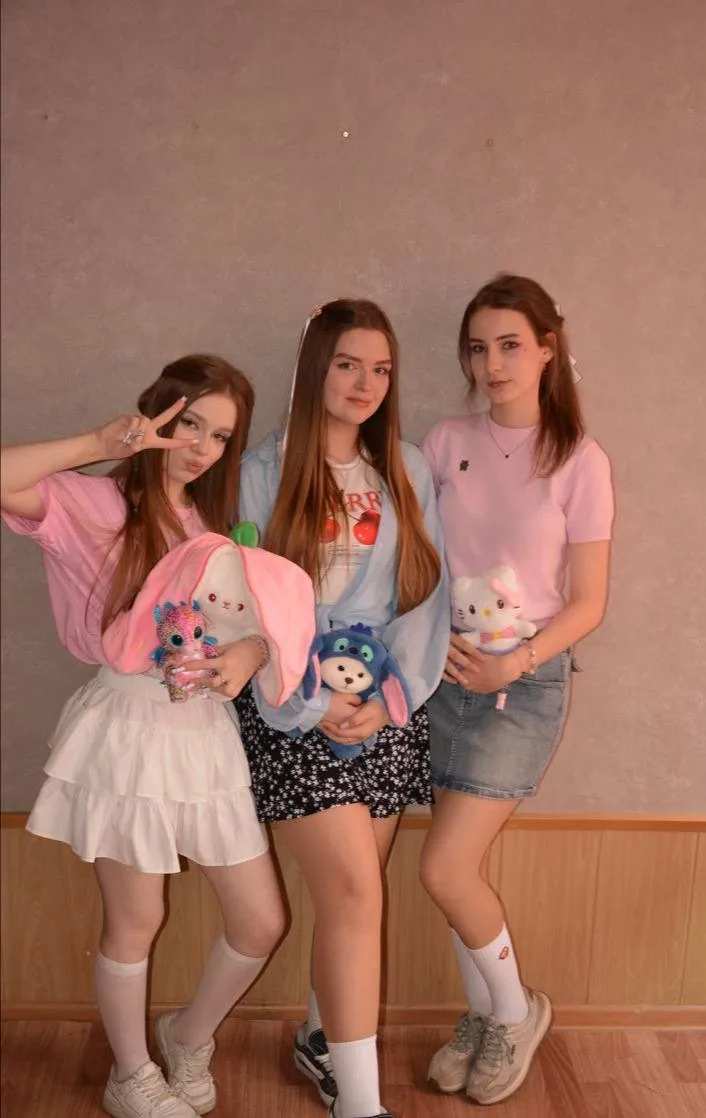 В эту пятницу наши 11-классники, прощаясь со школой, решили заглянуть в детство — и это было умилите