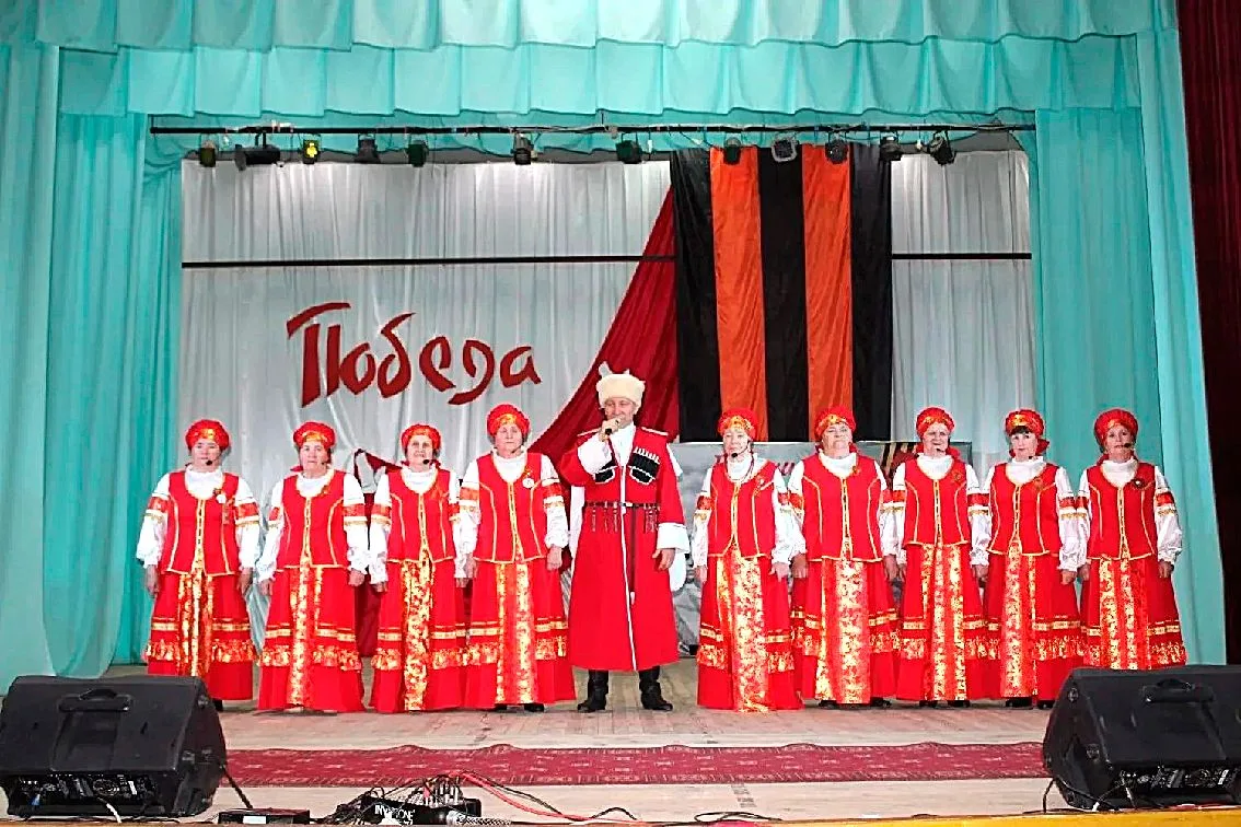 «ПЕСНИ ПОБЕДЫ ЛЕТЯТ НАД СЕЛОМ»   В Доме культуры им. Звягина А.М. Белоглинского района состоялся пра