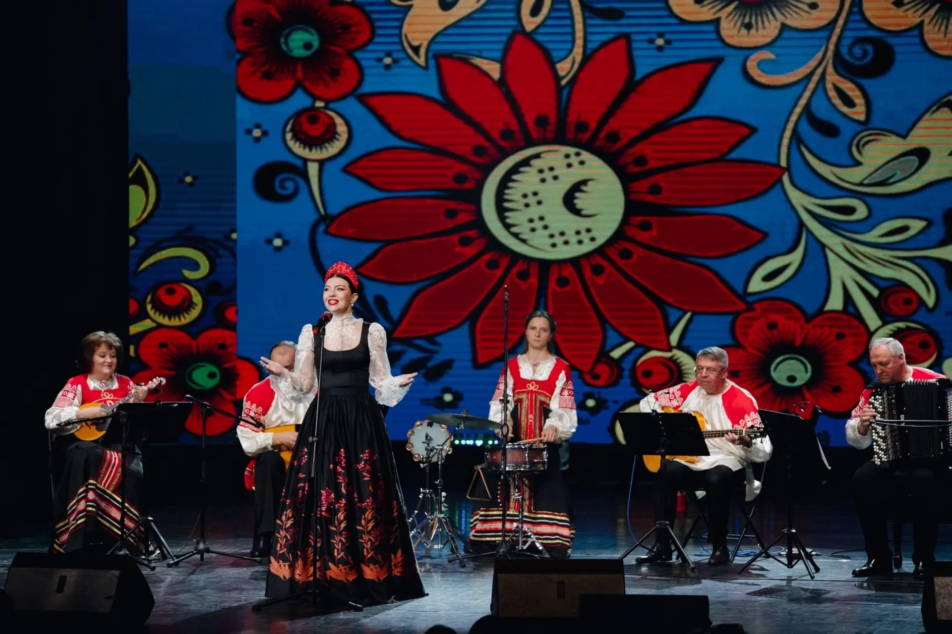🎵 Фото концерта «Народное. На бис» уже в альбоме.

Второй концерт закрытия юбилейного сезона подари