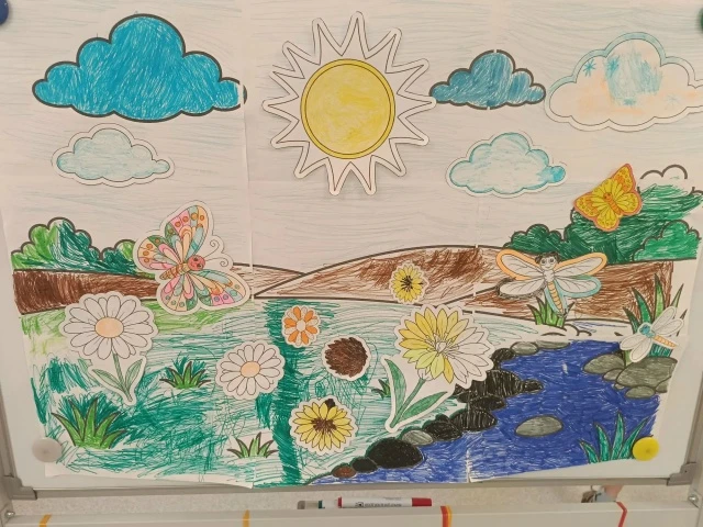 ☀🌻😎Ребята с группы "Лучики"собрали всё тепло этого лета на одном большом листе бумаги. Это не прос