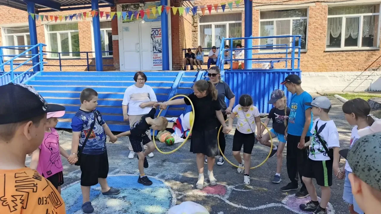 Сотрудники Атамановского сельского дома культуры провели спортивно-развлекательную программу для реб
