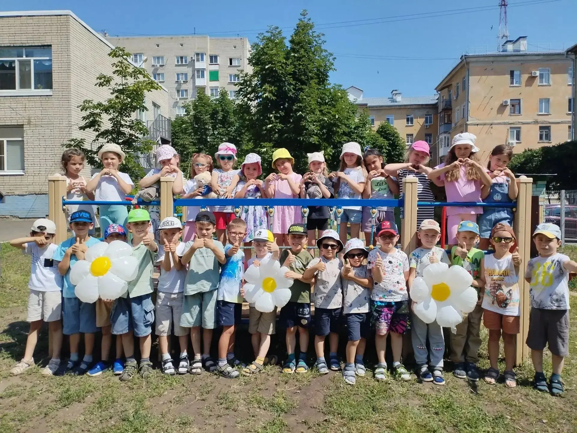 💕Сегодня особенный день— День семьи, любви и верности.💕
Мы часто говорим, что воспитание ребенка —
