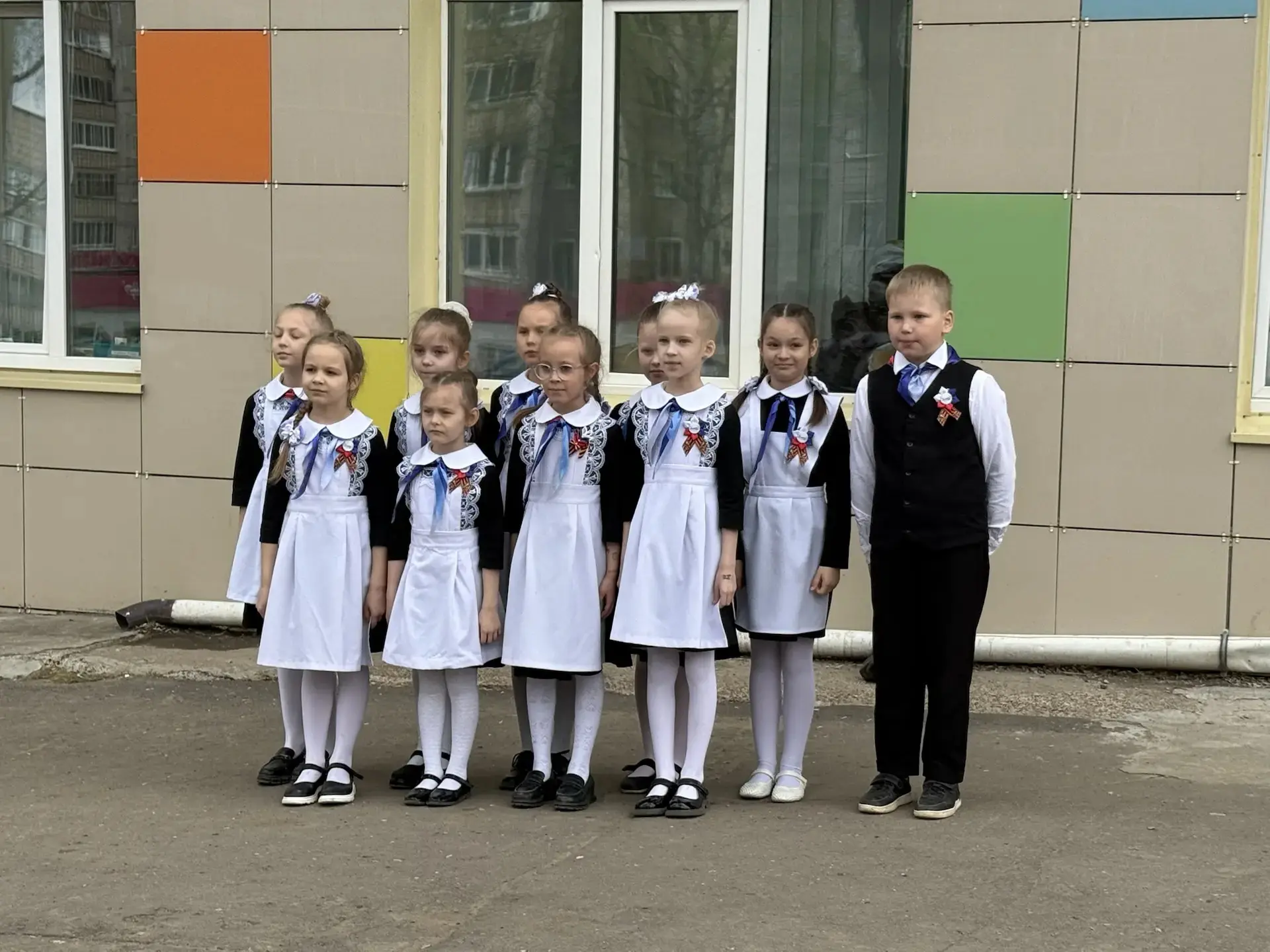 В рамках мероприятия «Сады Победы», посвящённого 81-летию Великой Победы, ученики 2 «Б» класса — Орл