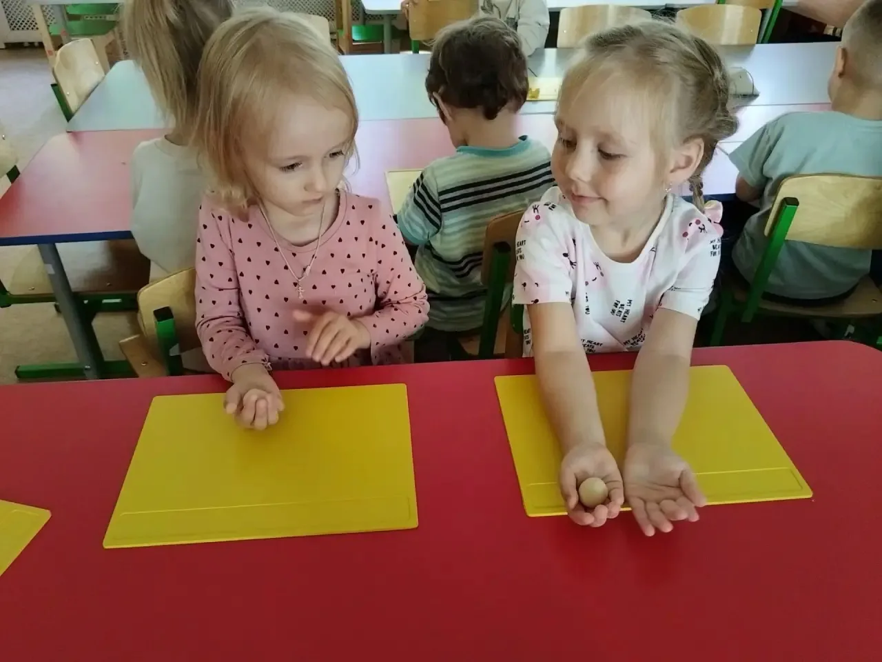 Сегодня ребята из 1й младшей группы дошкольного отделения "Ромашка" 🌼 познакомились с волшебной ска