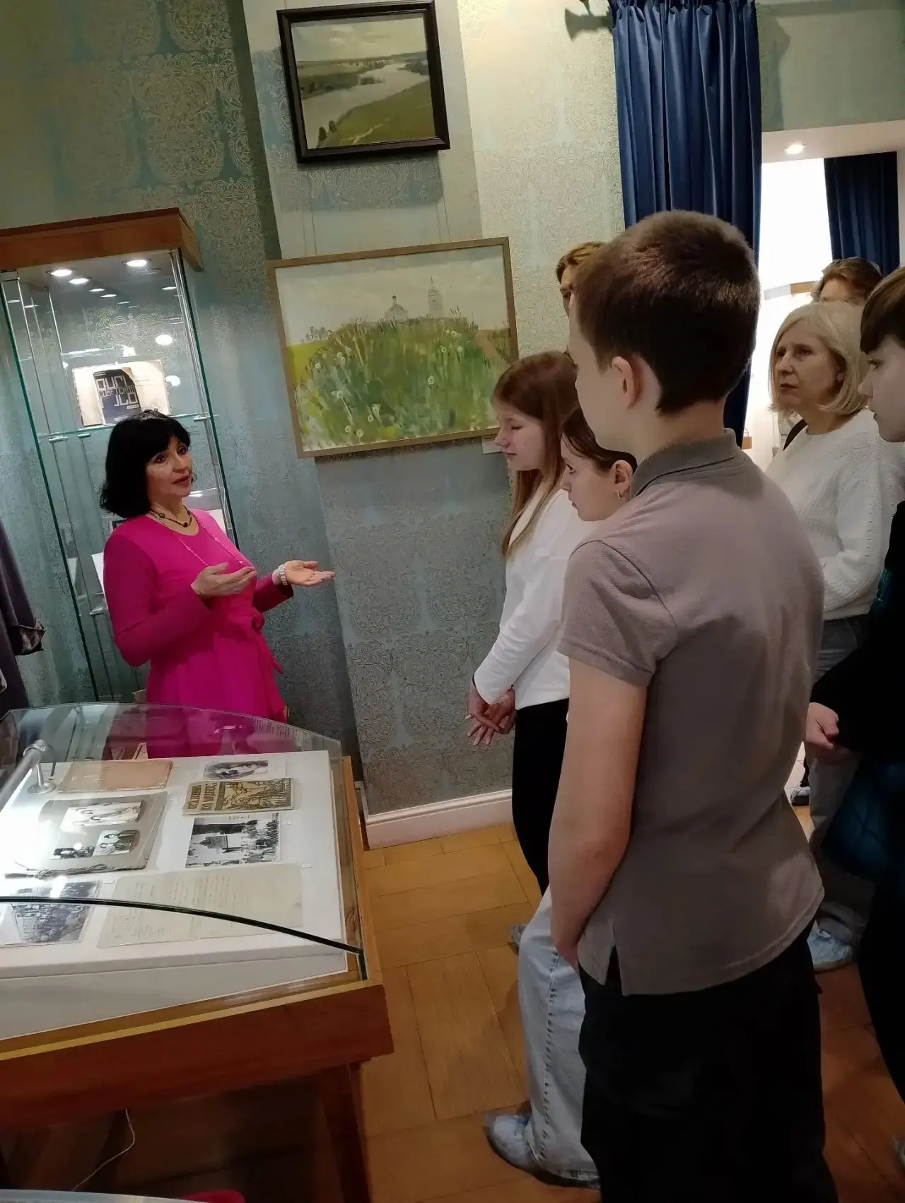 Сегодня 7Г класс посетил  Народный музей имени Сергея Есенина , в котором представлены автографы , п