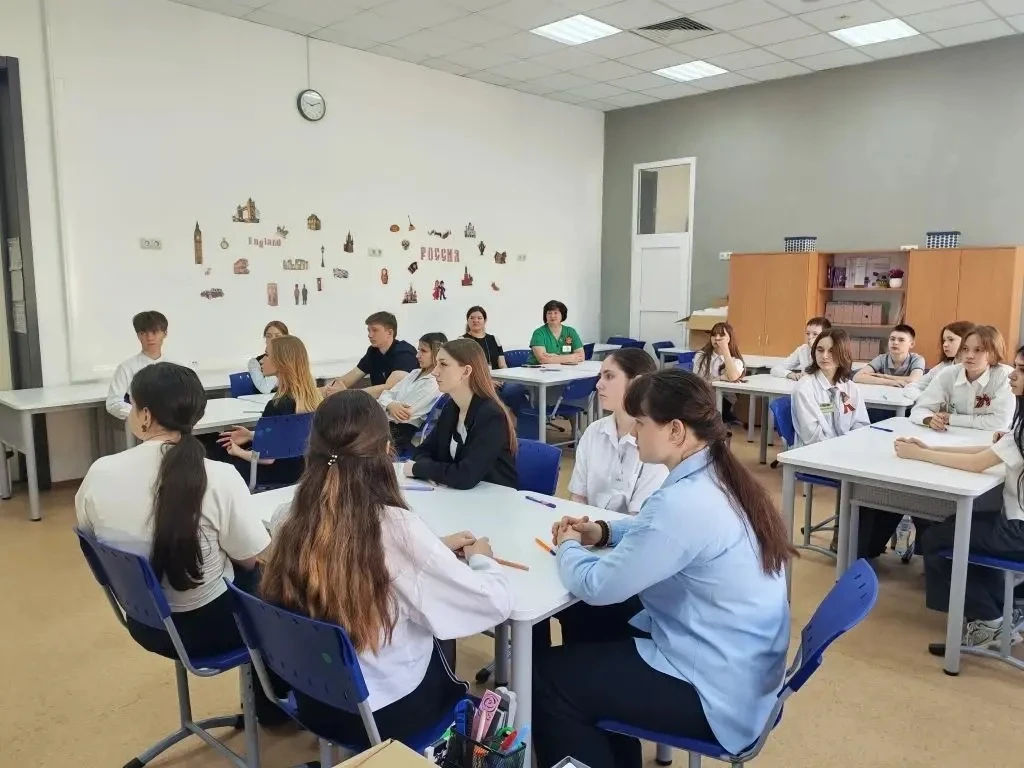 ✨ Сегодня команда нашей школы в составе семи волонтёров-медиаторов и руководителя ШСП «Линия доверия