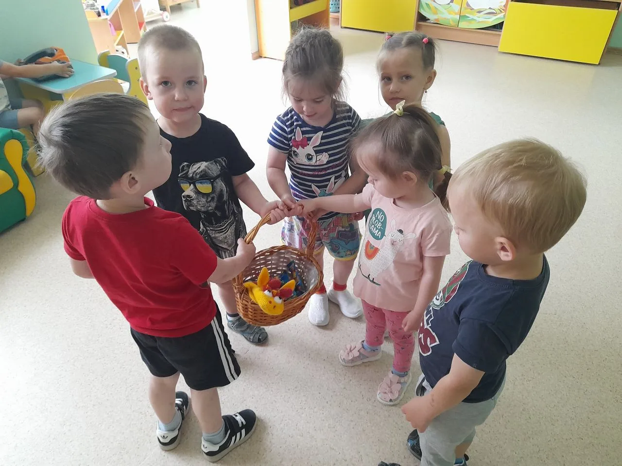 В первой младшей группе "Черепашки "прошел Международный день друзей! В гости к малышам заглянула ве