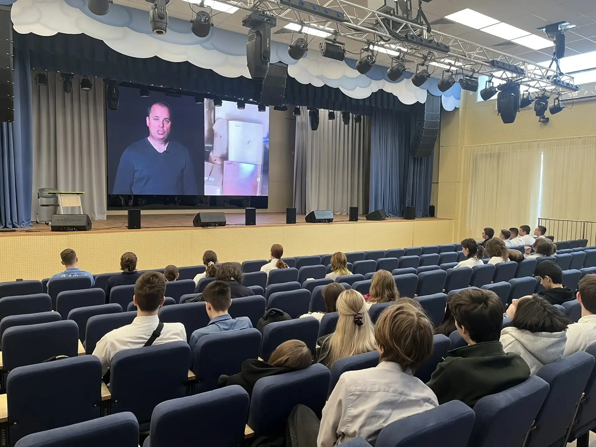 СОБЫТИЯ НЕДЕЛИ В #МАОУСОШ222 ✅  Третья учебная неделя IV четверти в нашей школе традиционно началась