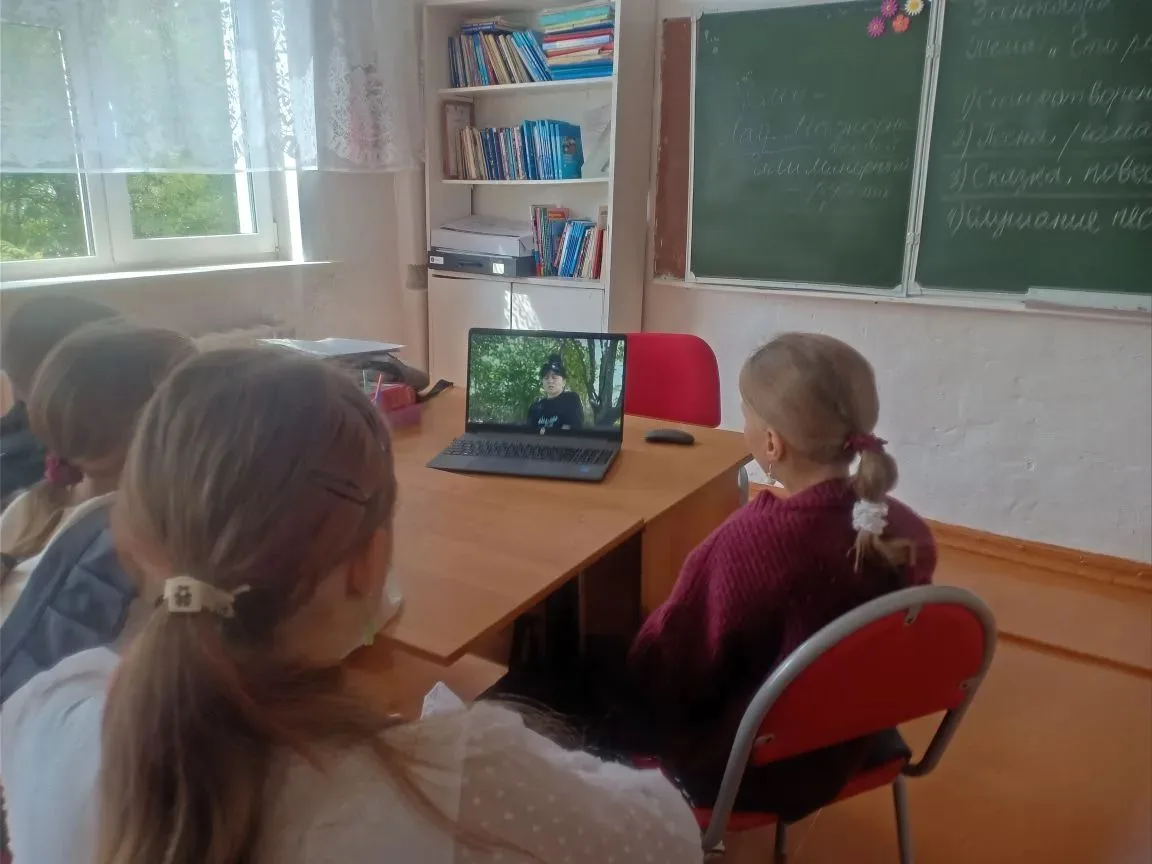 Сегодня в нашей школе прошел Час памяти, посвященный Дню солидарности в борьбе с террор...
