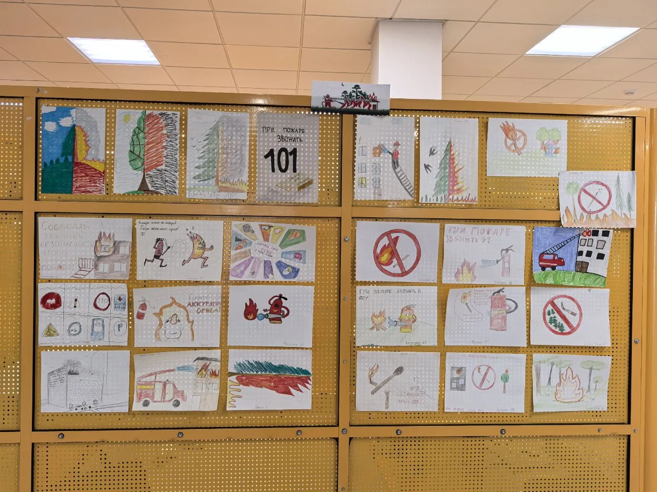 🖼🎨 В рамках проведения месячника безопасности наши обучающиеся нарисовали рисунки на ...