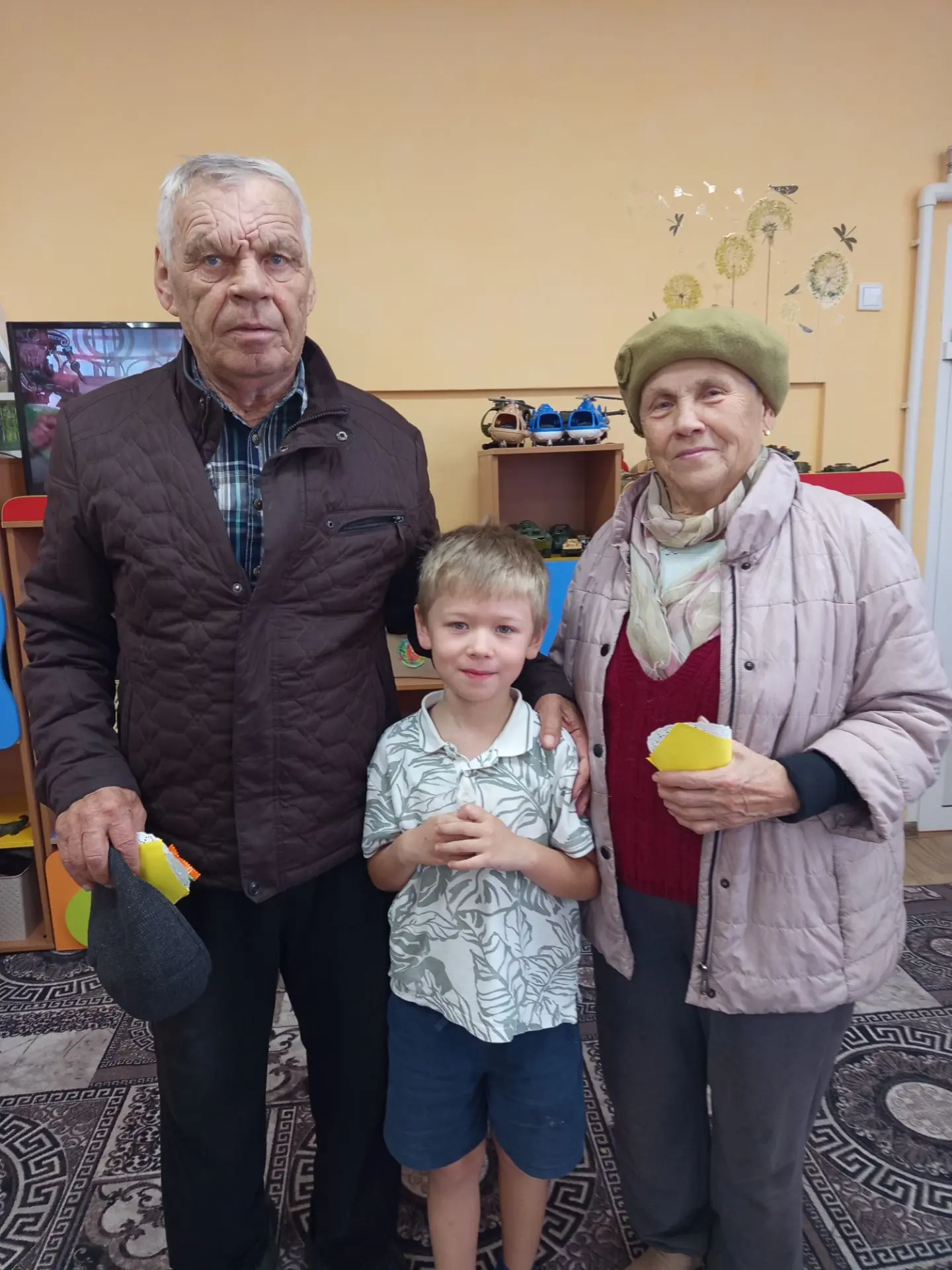 Сегодня в старшей группе " Солнышко" прошел особенный и трогательный день,посвященный Д...