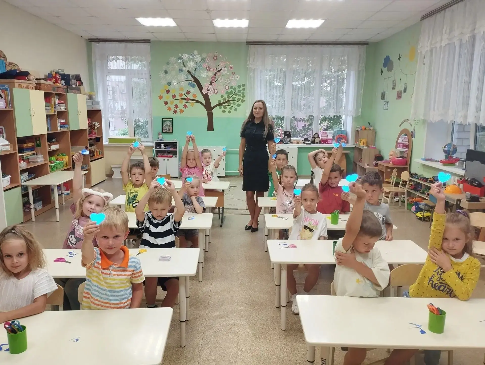 Сегодня к ребятам старшей группы приходила инспектор отделения по пропаганде БДД отдела Госавтоинспе