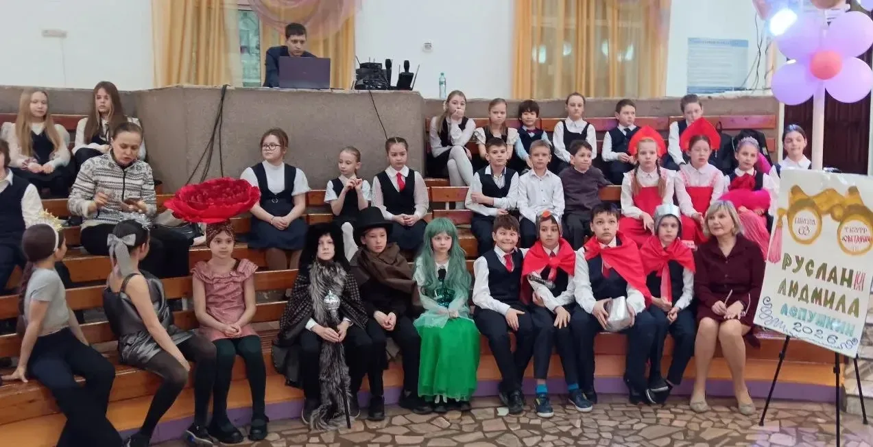 🎭Школьный театральный фестиваль  Благодаря таланту и энтузиазму учителей и учеников начальных классо