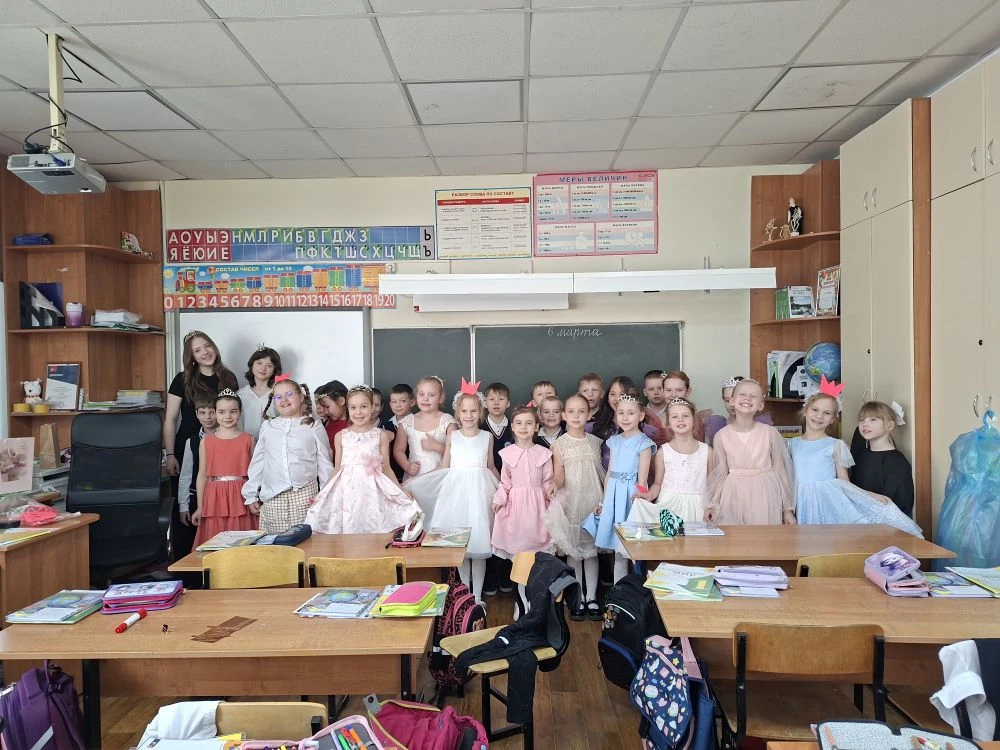 В гимназии – весна! 🌷  Активисты нашей гимназии вместе с советником директора по воспитанию, Похабов