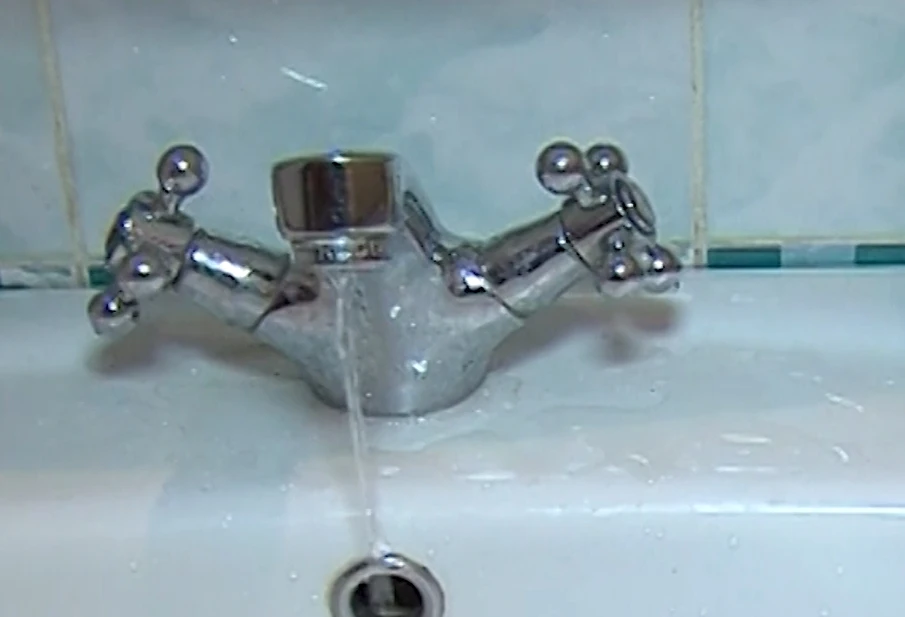 🚰 Плановые отключения горячей воды в домах Ярославля начнутся на этой неделе  Коммунальные службы до