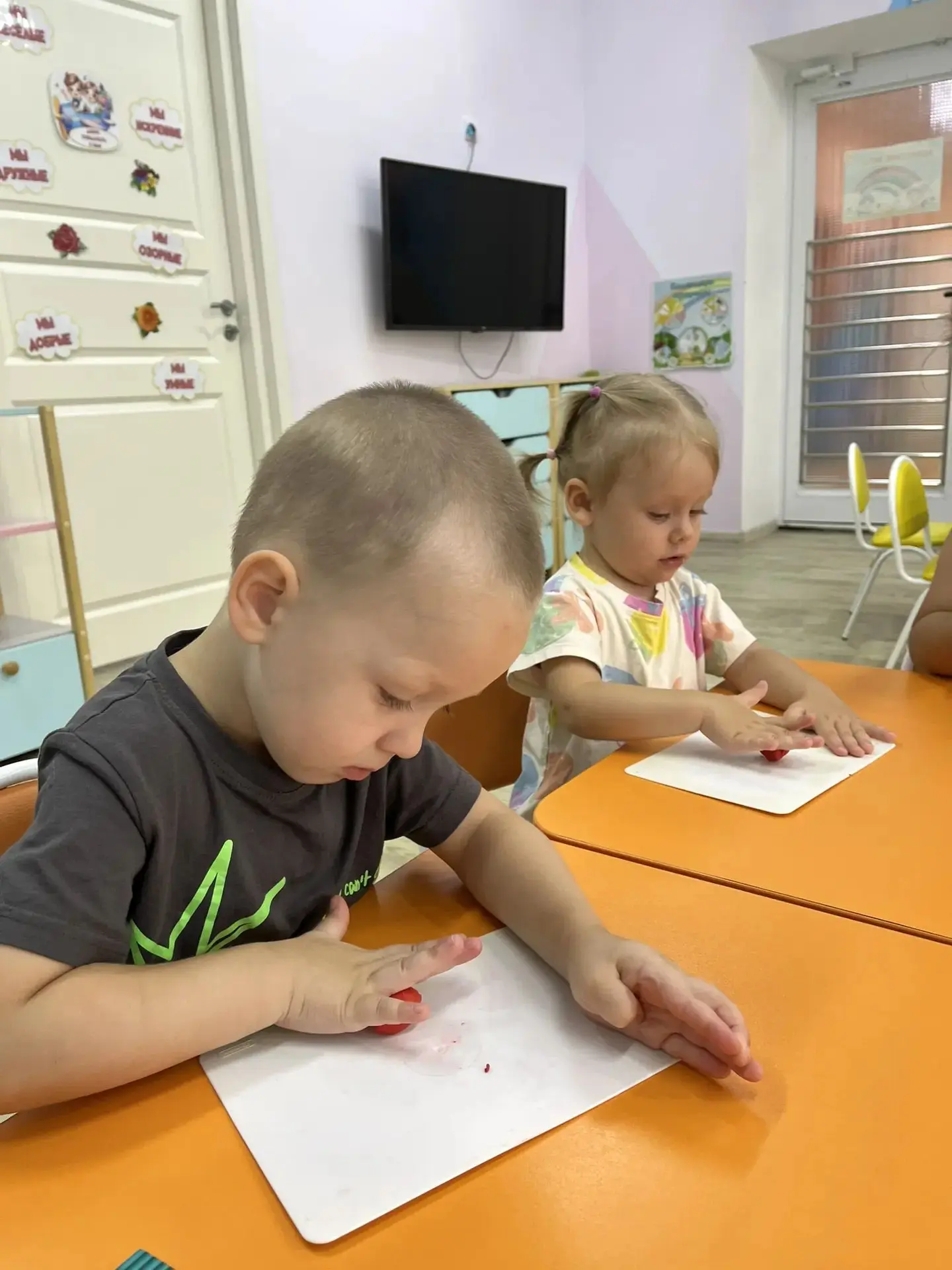 🌱Сегодня в нашей группе воцарилась настоящая творческая мастерская🧑🏻‍🎨🎨, а воздух ...