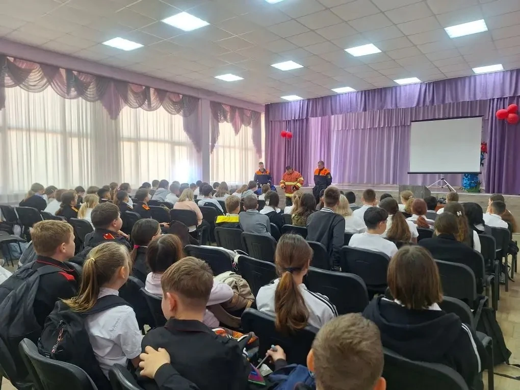 Безопасные каникулы: что важно знать каждому?  Сегодня для учеников 5-х классов нашей школы сотрудни
