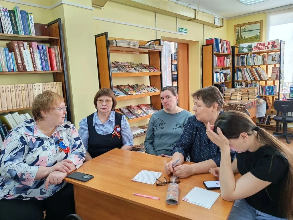 Знания спасают жизнь: в Лешуконской библиотеке выбрали лучших знатоков охраны труда🛡️ 📚