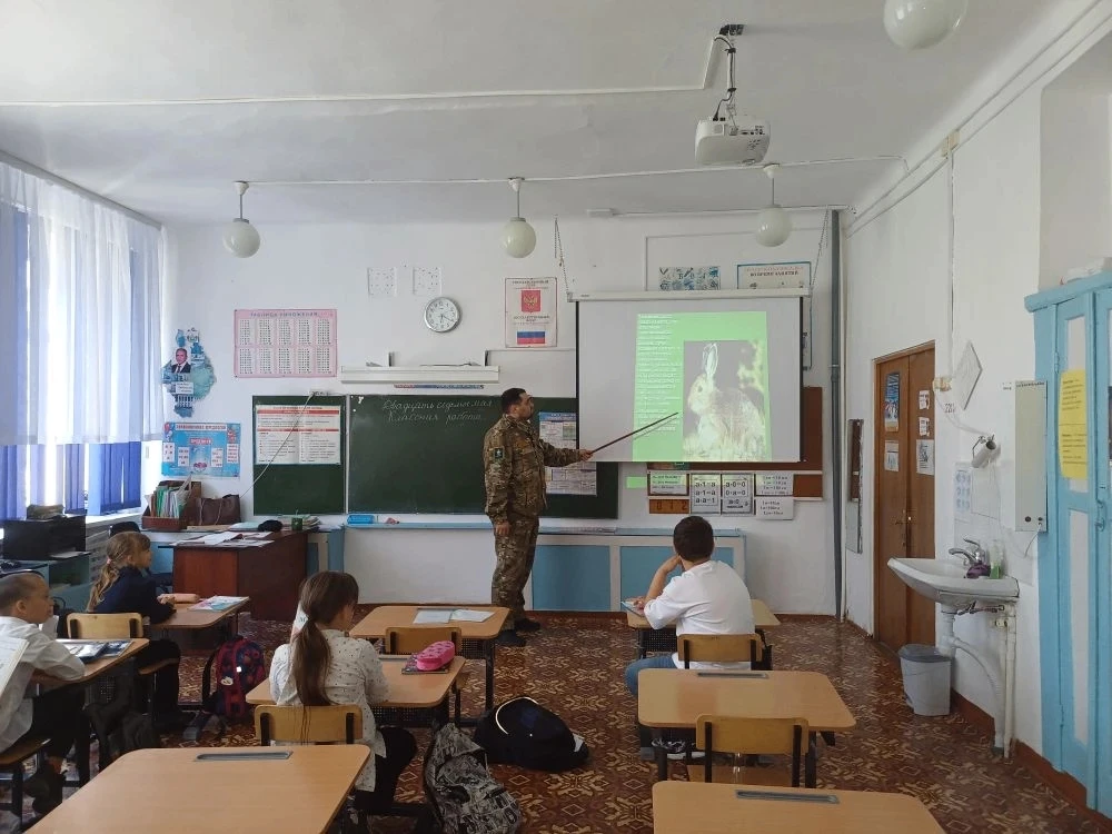 📍В Ленинской школе Абатского муниципального округа состоялся экологический урок о животном мире Тюм