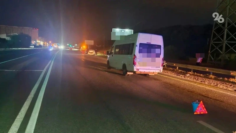 В ДТП с маршруткой на юге Ставрополя пострадали женщина и ребёнок