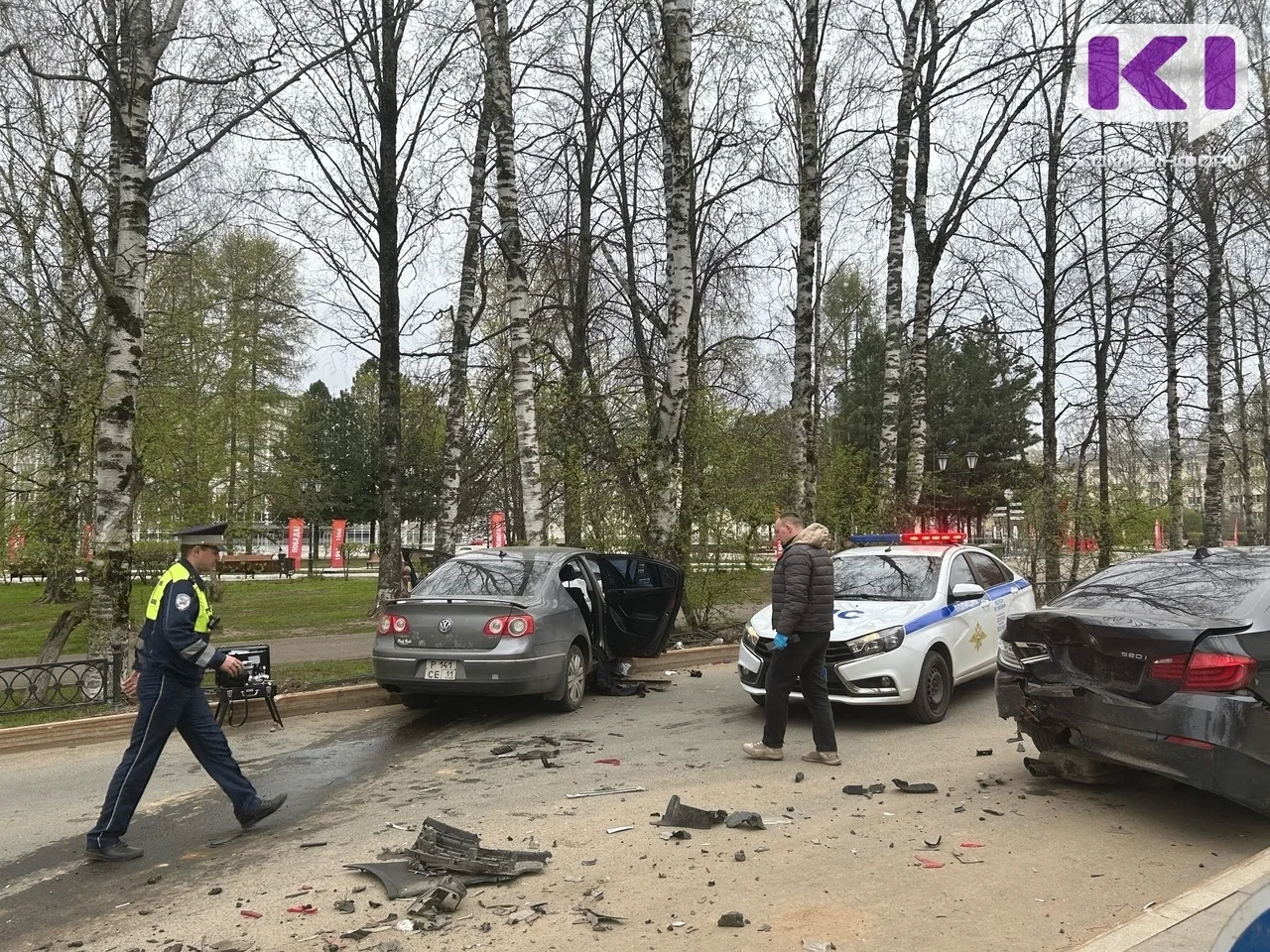 В СЫКТЫВКАРЕ ИНОМАРКА ВПЕЧАТАЛАСЬ В ОГРАЖДЕНИЕ У ФИЛАРМОНИИ  В Сыктывкаре утром, 13 мая, около Респу