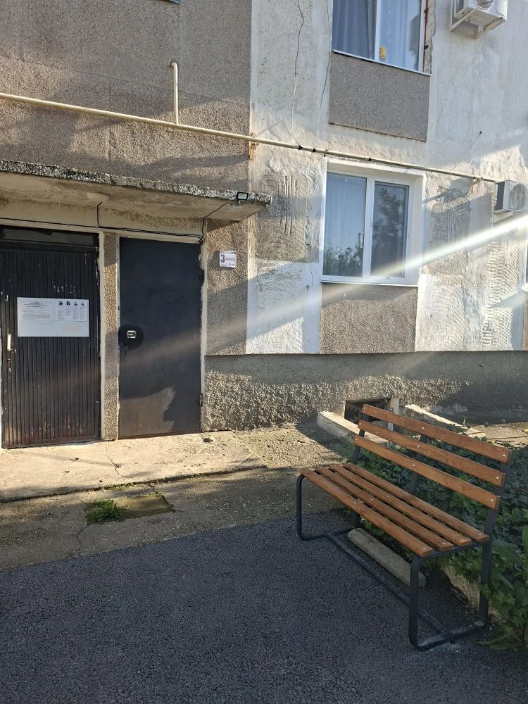 По просьбе жителей 3го подъезда МКД ул. Урожайная 10 с. Добрушино установлена лавочка