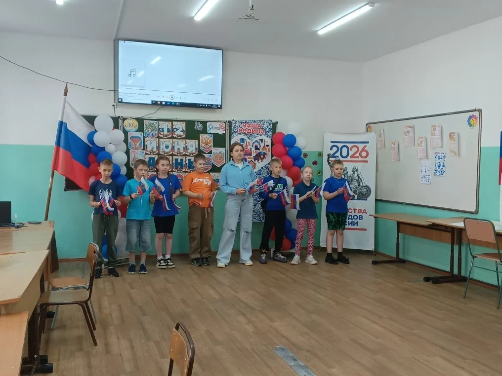✨ «Душа России в песнях и танцах»: яркий концерт ко Дню России в лагере «Орлята России» ✨

«Орлята Р