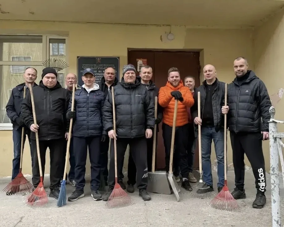 🌿 Наводим порядок вместе: коллектив Комитета присоединился к общегородскому субботнику  В День благо