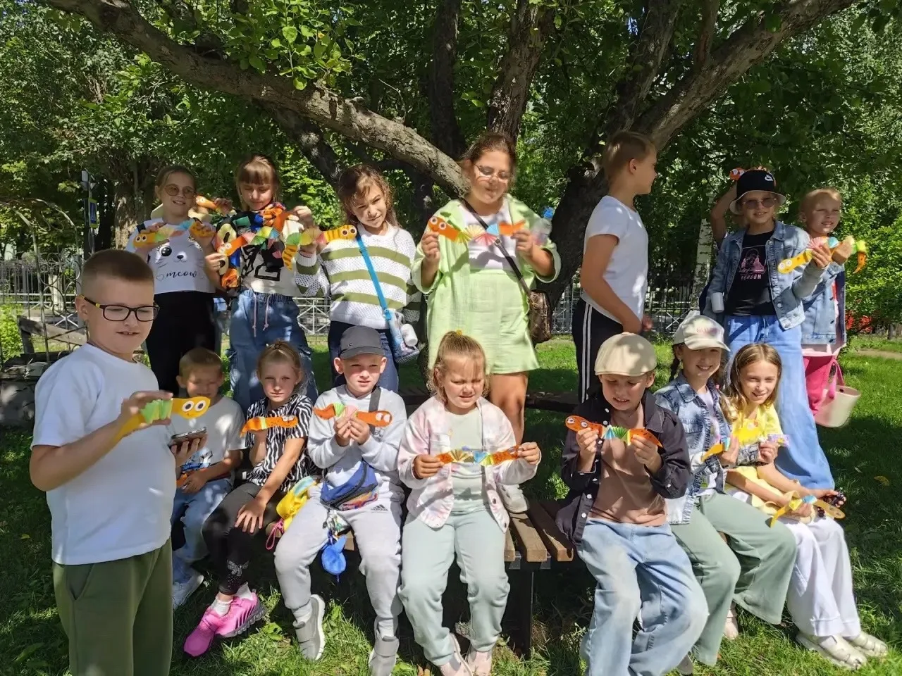 🌞✨ Яркий день в лагере «Солнышко»!
Сегодня утро в пришкольном лагере началось с бодрой зарядки, а д