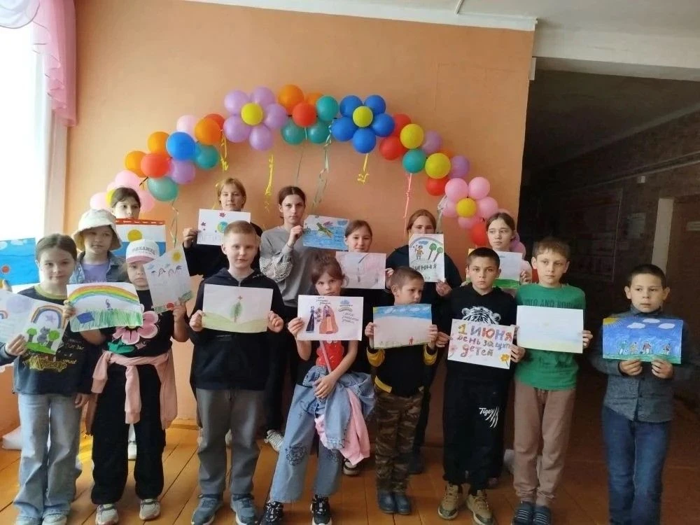 Ребята из лагеря дневного пребывания приняли участие в Всероссийской акции "Краски детс...