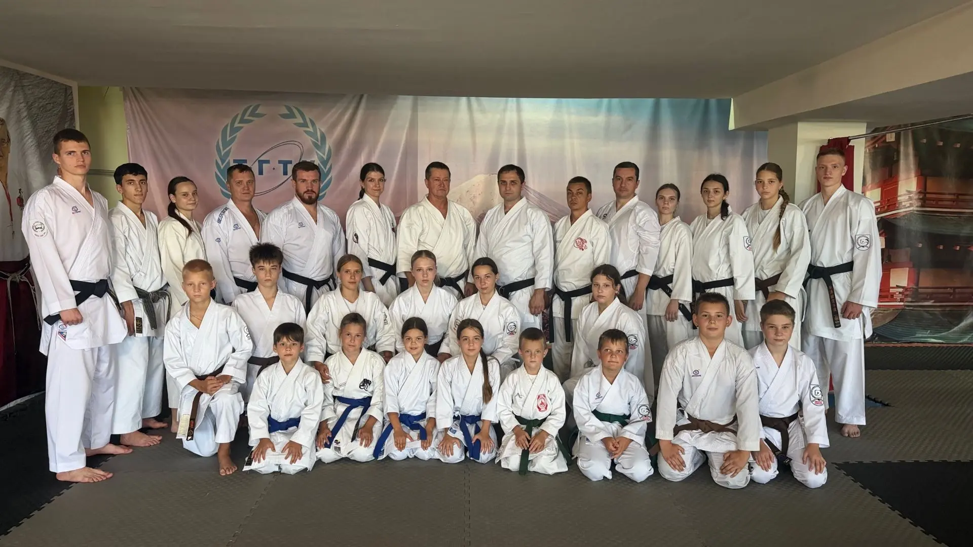 🥋 Повышаем планку: тренеры и спортсмены нашей школы прошли важный судейский интенсив!