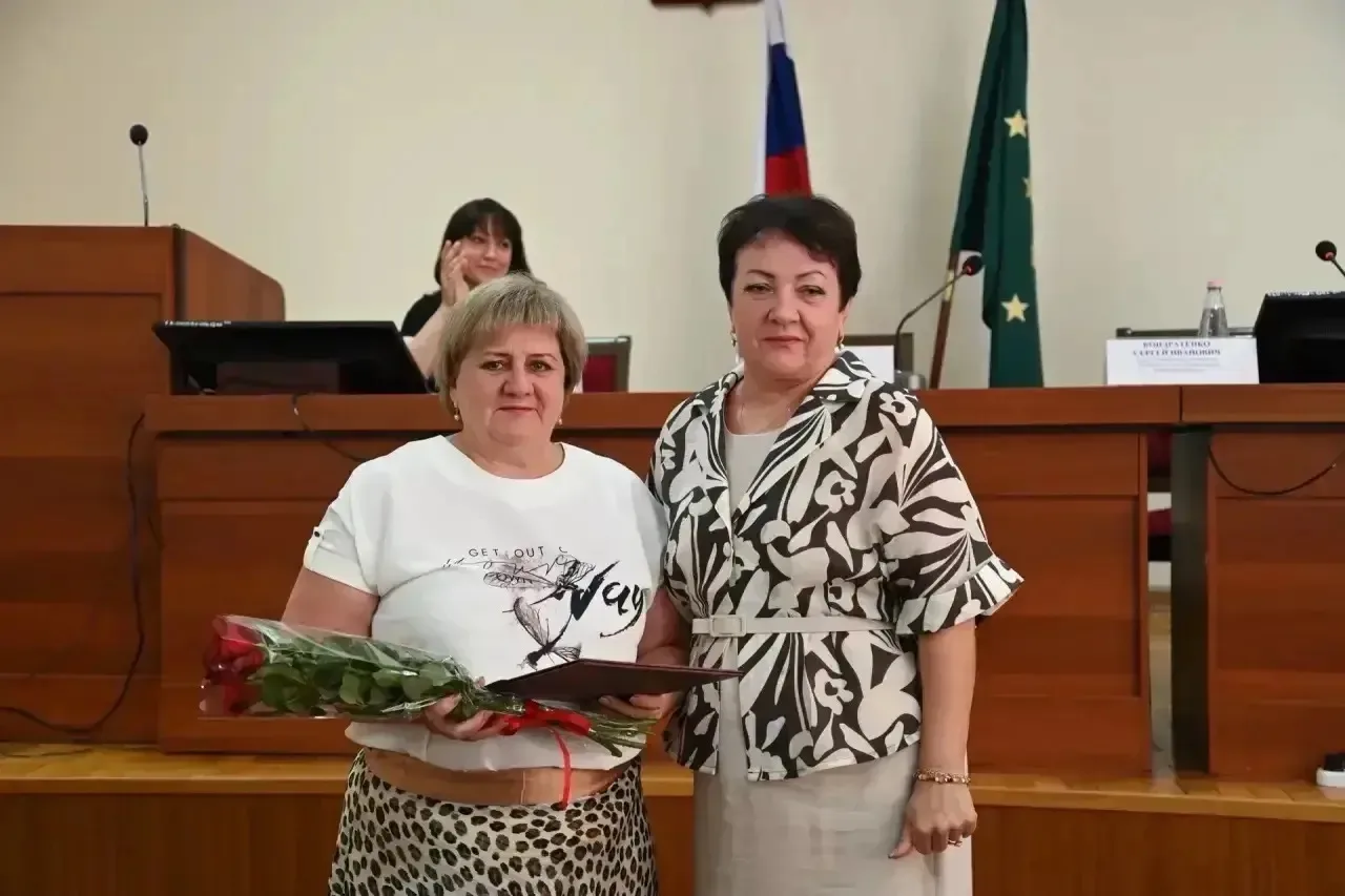 Кондратенко Елена Викторовна работает в системе образования 35 лет. За годы добросовест...
