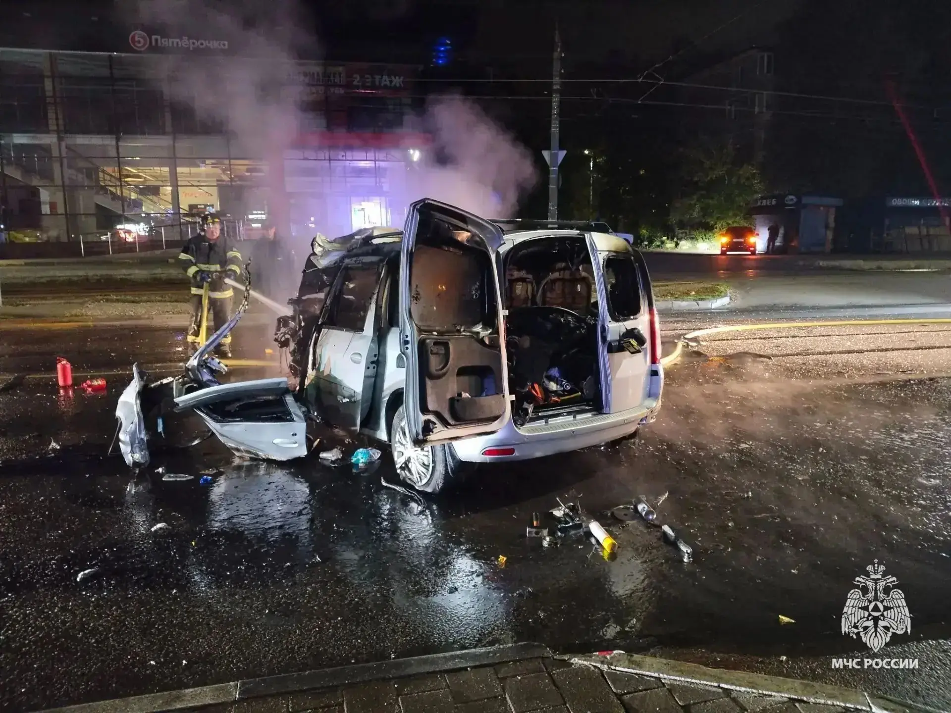 🚨🚔46-летний водитель Lada Largus погиб сегодня ночью в ДТП на ул. Металлургов. По сло...