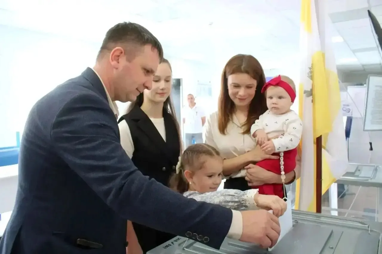 Сегодня третий, последний день голосования на выборах депутатов в Госдуму России и в кр...