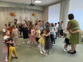 🎉🎶 Музыкальный праздник ко Дню знаний в нашем детском саду! 🚂✨