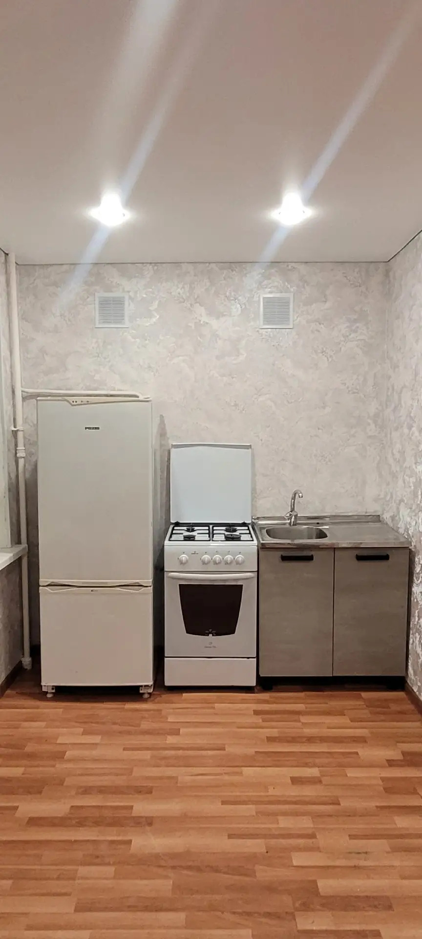 Продаётся 1комнатная квартира-студия 31кв.м на ул.Дружбы 19 второй этаж. В квартире пол...