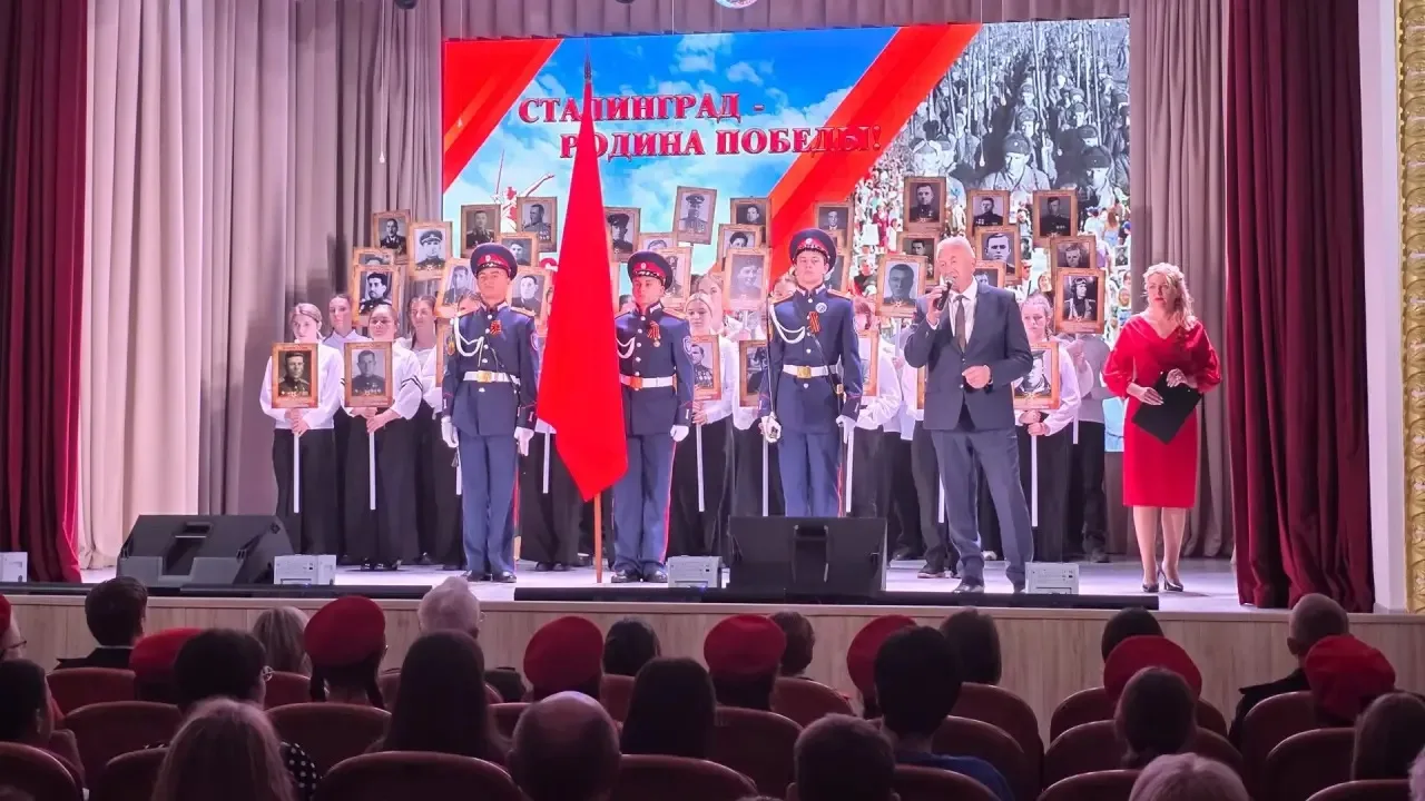 ☆ Станица Кумылженская первой в этом году приняла проект «Сталинград – Родина Победы».

В торжествен