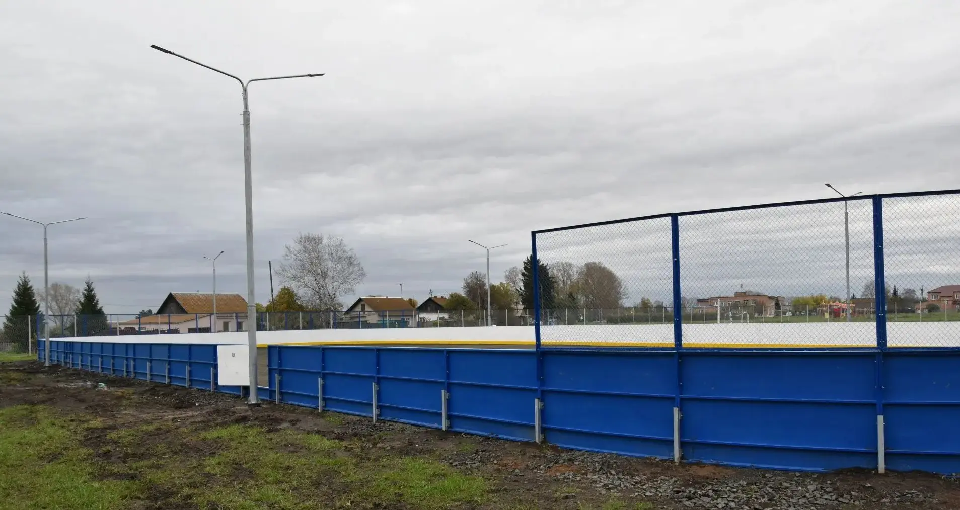 🏒 В Красной Сопке построили хоккейную коробку!