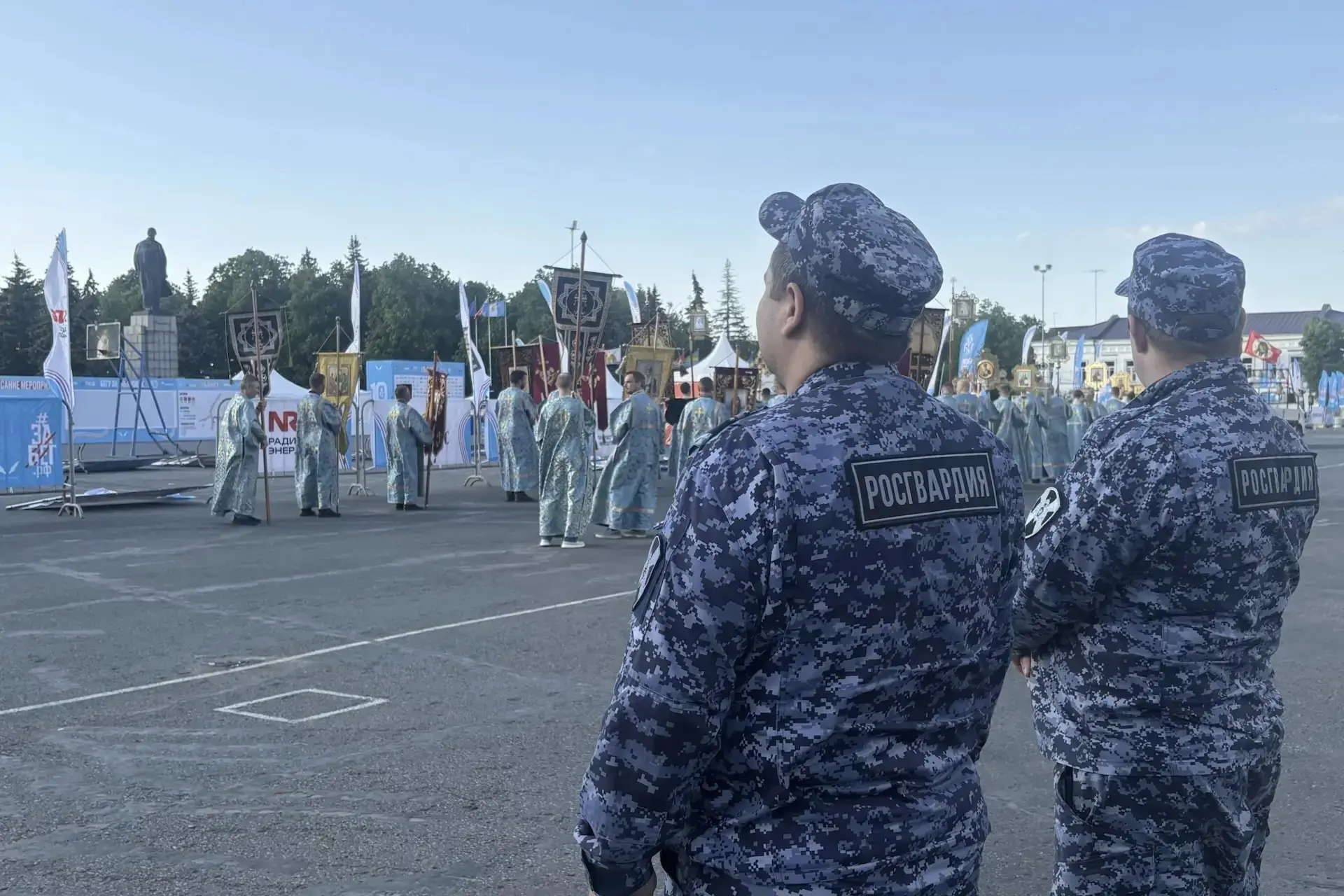 В Ульяновске росгвардейцы обеспечили безопасность крестного хода с одной из главных святынь Симбирск