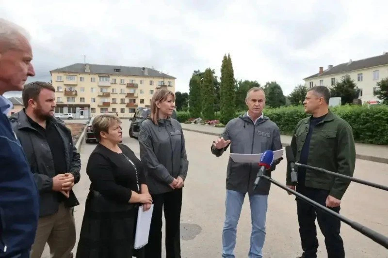 Губернатор Михаил Ведерников в Невеле оценил работы по масштабному благоустройству исто...