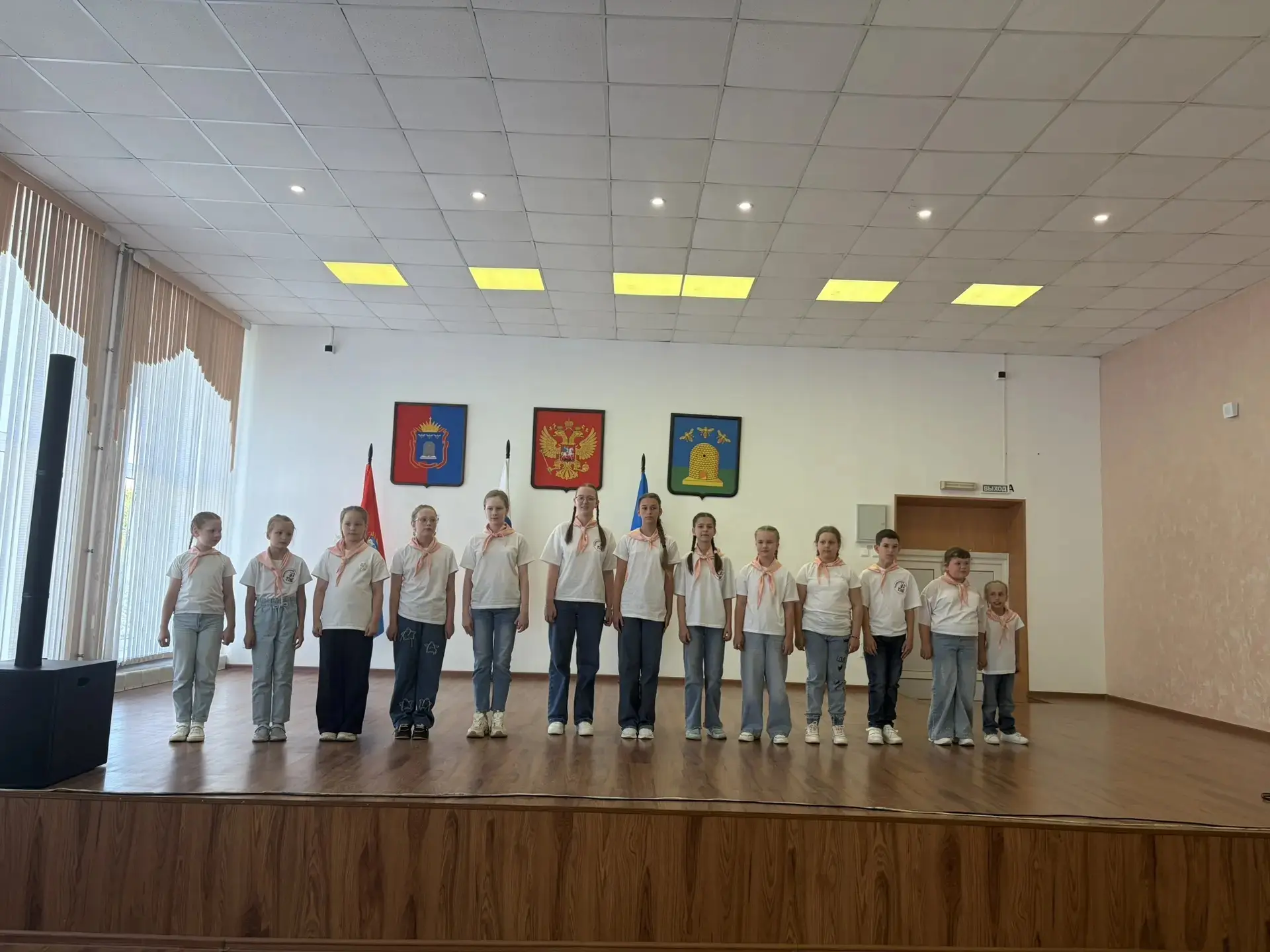 🎉 Наши цветочные жители приняли участие в городском конкурсе хоров среди лагерей с дневным пребыван