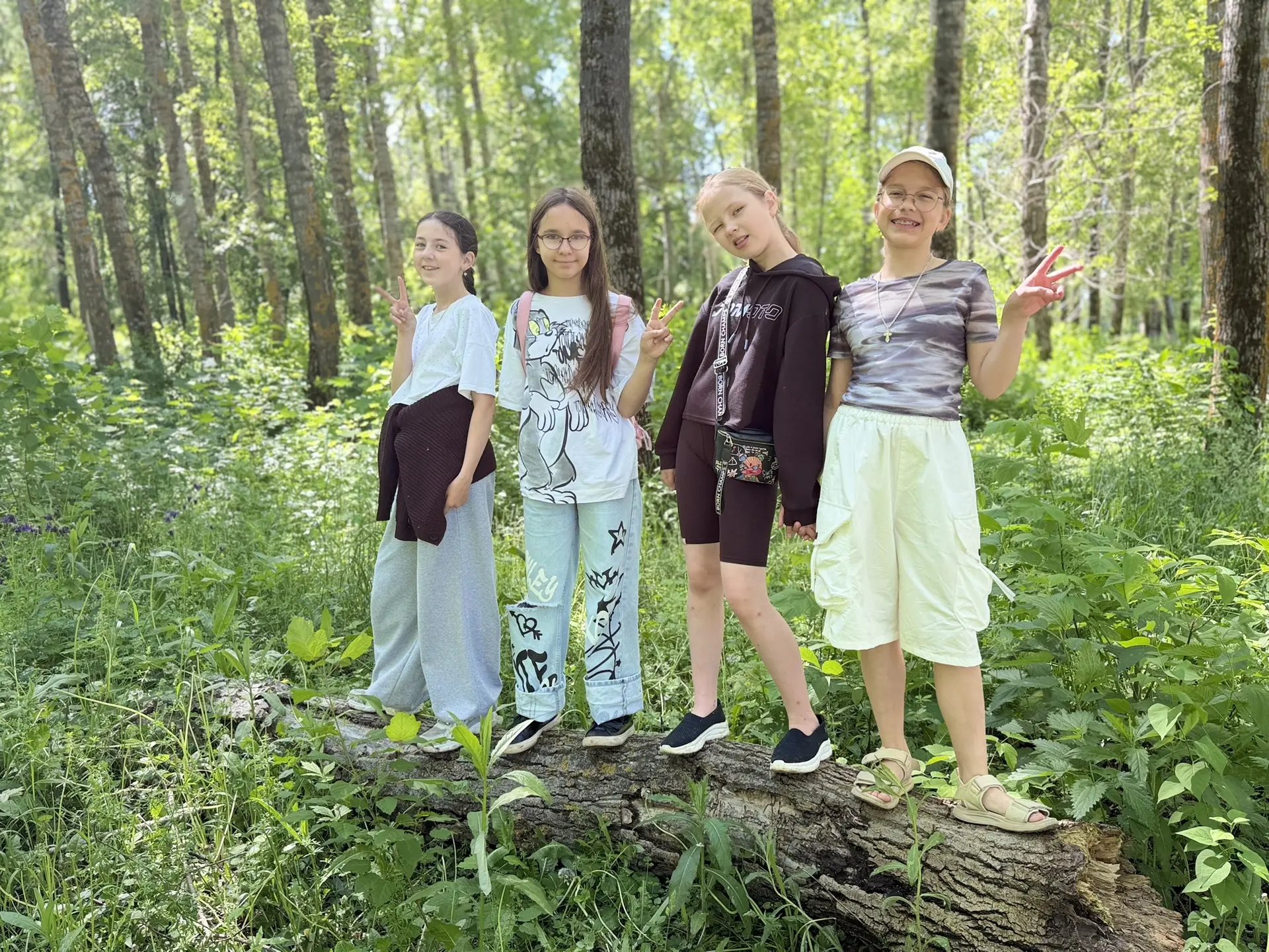 Ребята из сводного отряда «Точка Роста» прошли экомаршрутом по парку культуры и отдыха ...