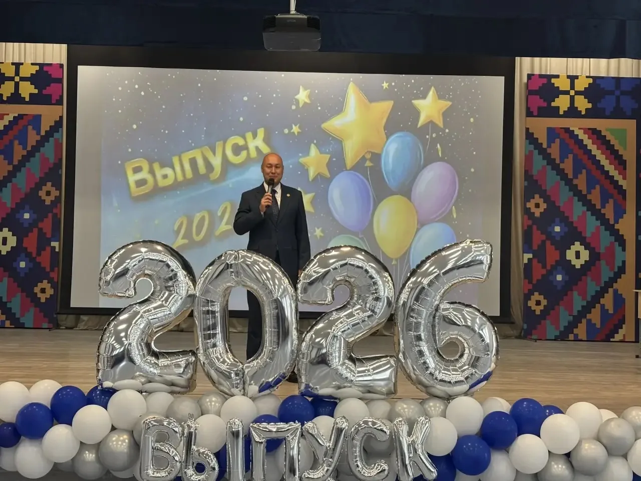 27 июня 2026 года в нашей гимназии прошло торжественное вручение аттестатов выпускникам 11 А класса.