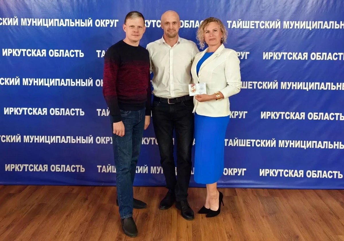 Накануне знаки отличия ГТО вручили сотрудникам Управления образования и железнодорожникам.